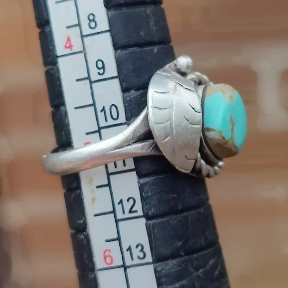 Antique Sterling Navajo Turquoise Ring - Picture 2 of 4